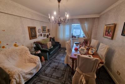 Apartament cu 4 camere decomandat, mobilat în Faleza Nord