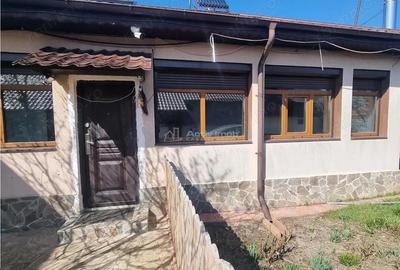 Casă cu Teren 1694 Mp în Nanov - 11