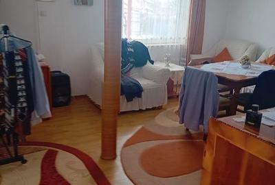 Casă cu 4 camere cu Teren 5000 Mp în Girov - 2