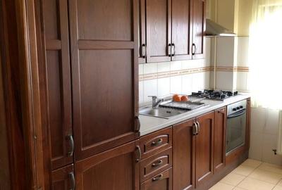 Apartament cu 2 camere decomandat în P-ța Victoriei