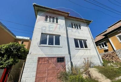 Casă individuală cu 7 camere în Ultracentral