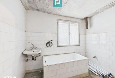 Casă cu 5 camere cu Teren 2837 Mp în Buteni - 2
