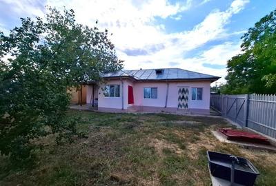 Casă cu 3 camere cu Teren 2300 Mp în Cotești - 1