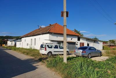 Spațiu comercial, de 1,000 mp, în Central - 3