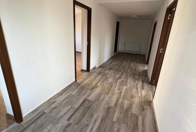 Casă cu 5 camere cu Teren 300 Mp în Exterior Vest - 1