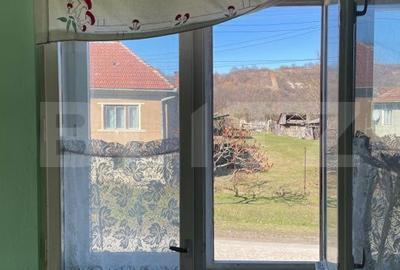 Casă cu 4 camere în Bica