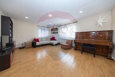 Casă cu 7 camere cu Teren 500 Mp în Central - 8