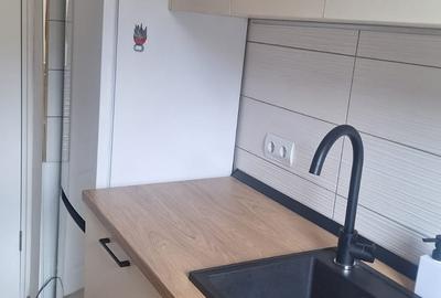 Apartament cu 2 camere semidecomandat, mobilat în Tractorul - 5