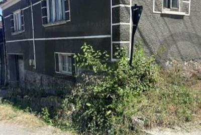 Casă cu 8 camere cu Teren 250 Mp în Măgești - 1