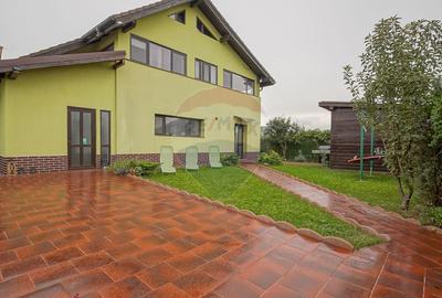 Casă cu 9 camere cu Teren 515 Mp în Stupini