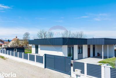 Casă cu 5 camere cu Teren 657 Mp în Florilor - 2