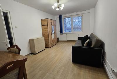 Apartament cu 3 camere în Vlahuță