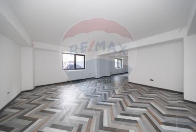 Spațiu comercial/birouri  de închiriat în zona 13 Decembrie - 3