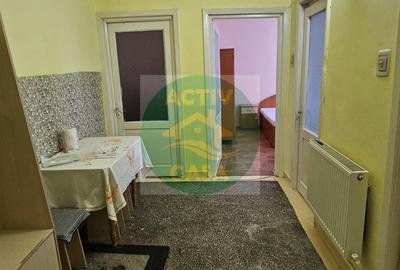 Apartament cu 2 camere decomandat în Roman - 3