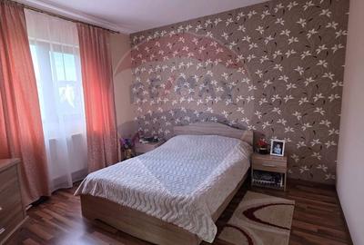 Casă cu 6 camere cu Teren 721 Mp în Crevedia - 1