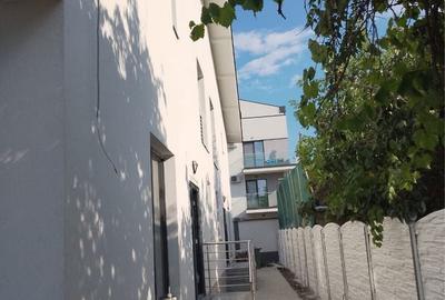 Casă cu 4 camere cu Teren 35 Mp în Central - 2
