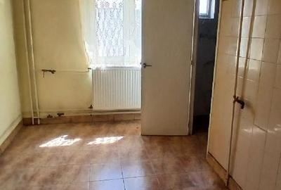 Apartament cu 3 camere decomandat în Lunei - 5