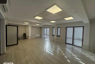 Spațiu comercial, de 50 mp, în Central - 3