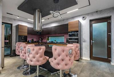 Casă cu Piscina în Dumbrăvița