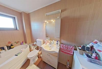 Duplex cu 12 camere cu Canalizare în Vest - 16