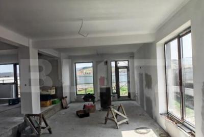 Casă cu 5 camere cu Garaj în Tărlungeni