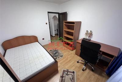 Apartament cu 4 camere decomandat în Tineretului - 2