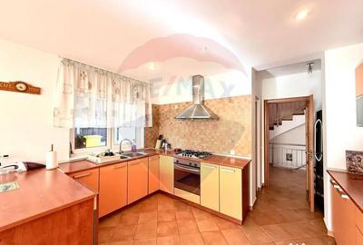 Casă cu 5 camere cu Teren 800 Mp în Ferme - 13