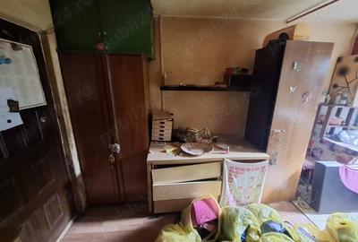 Garsionera RAHOVA langa piata , etaj 3, 15mp, bloc din 1972 - 2