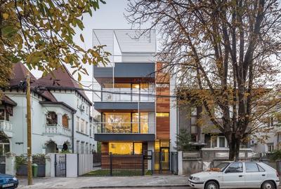 Vanzare imobil 2015 arhitectura deosebita cu terase si curte Palatul Cotroceni - 1