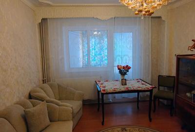 Apartament cu 3 camere decomandat, mobilat în Școlilor