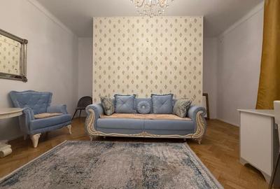 Apartament cu 3 camere semidecomandat, mobilat în Central