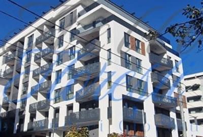 Apartament cu 3 camere semidecomandat în Florești