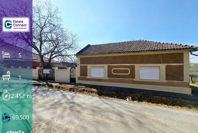 Casă cu 4 camere în Central