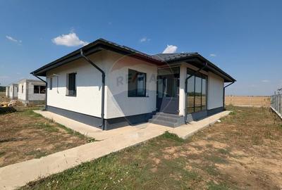 De Vanzare Casa noua 4 camere 573 mp teren Baldana Dambovita - 1