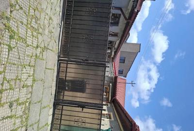 Casă cu 4 camere cu Teren 177 Mp în Km 4 - 4