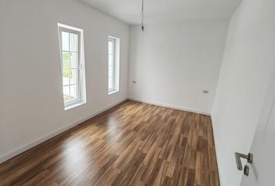 Duplex cu 3 camere cu Canalizare în Remetea Mare - 4