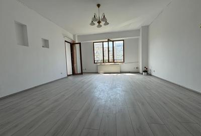 Apartament cu 3 camere decomandat în Timpuri Noi