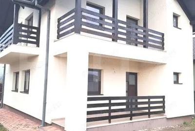 Casa moderna cu priveli?te spectaculoasa spre Postavaru ?i acces rapid in BRASOV - 1