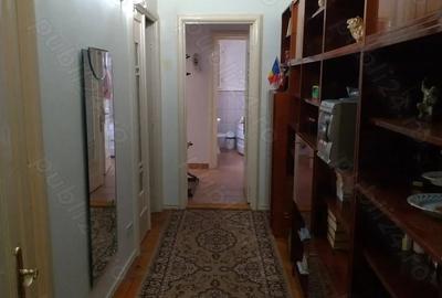 Inchiriez apartament 2 camere Constanta, ultracentral, bdul Ferdinand, etaj 1 din 2. - 2