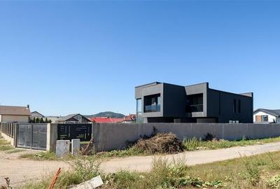 Casa noua in Harman, cu arhitectura moderna si spatii vitrate - 11