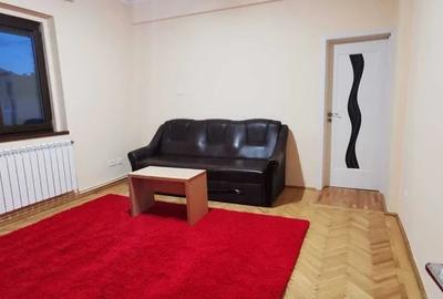 Apartament cu 2 camere 50 mp, etajul 1, cu loc de parcare, cartierul Tractorul - 2