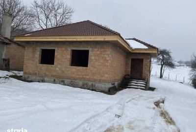 Casă cu 4 camere decomandat cu Teren 1513 Mp în Acățari - 2