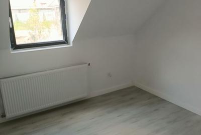 Casă cu 4 camere cu Teren 350 Mp în Central
