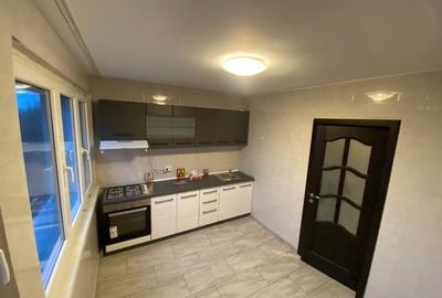 Apartament cu 3 camere semidecomandat, mobilat în Titan