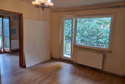 Apartament cu trei camere intr-o zona buna,partial renovat - 10