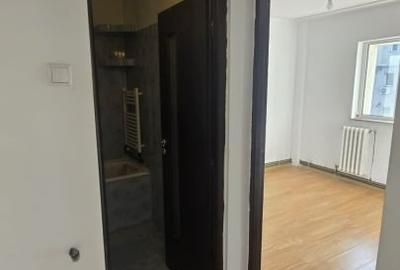 Apartament cu 2 camere semidecomandat în Baza 3 - 5