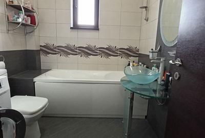 Apartament cu 3 camere decomandat în Găvana - 2