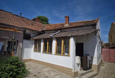 Casă cu 2 camere în Central