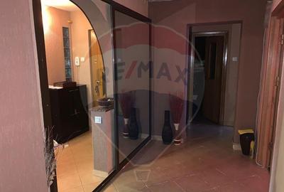 Apartament cu 3 camere decomandat, mobilat în Găvana