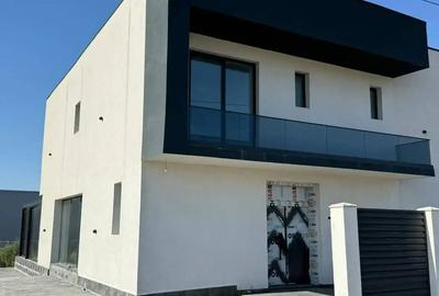 Casă cu 8 camere cu Canalizare în Dobroești - 1